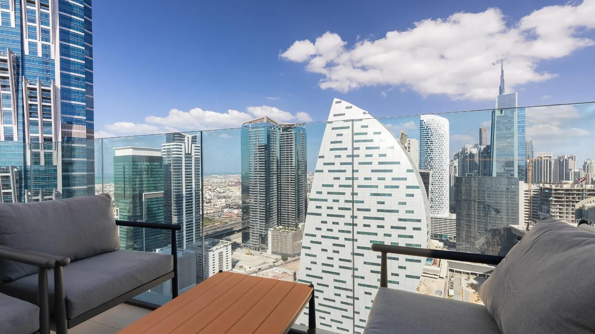 Simply Comfort In Missoni Top Floor With Sea, Canal And Burj Khalifa Views ドバイ アラブ首長国連邦